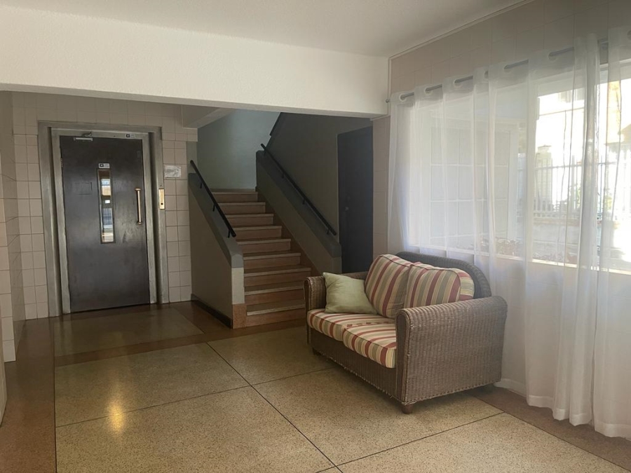 To Let 2 Bedroom Property for Rent in Sea Point Western Cape